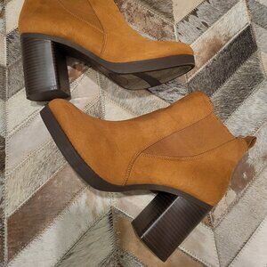 Platform Chelsea Boots